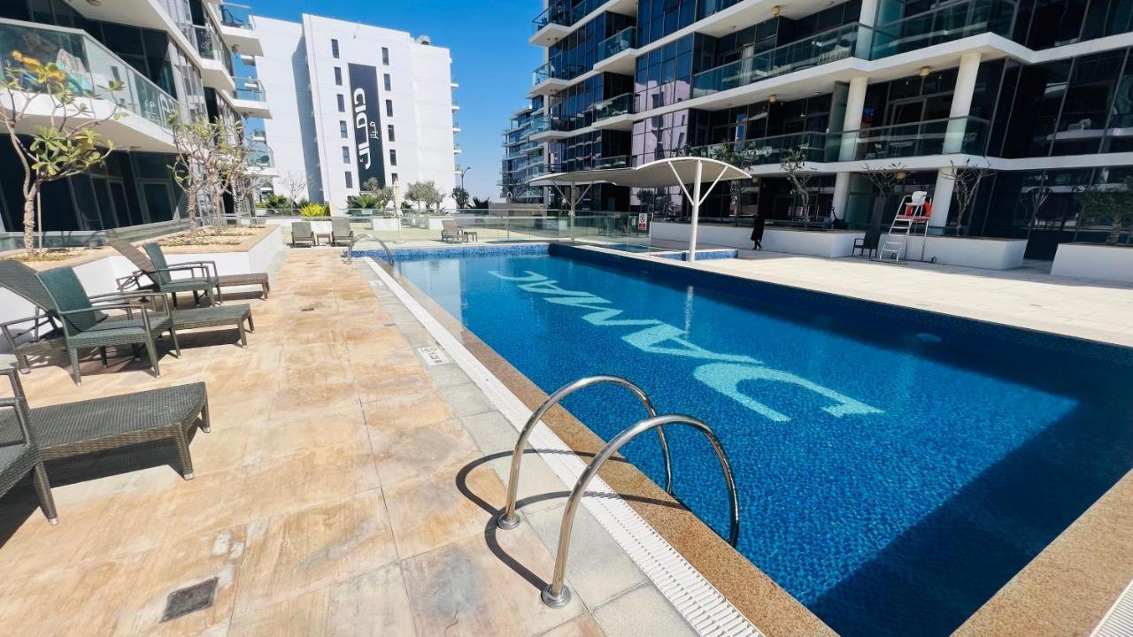 Newly Furnished Bright And Cozy - Damac Hills अपार्टमेंट *